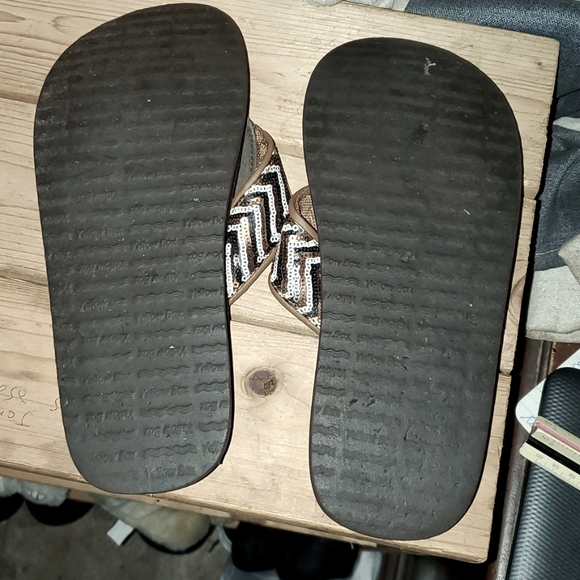YELLOW BOX Brown Pepper Sequin Flip Flops, Women's Size 7. GC - Picture 3 of 6